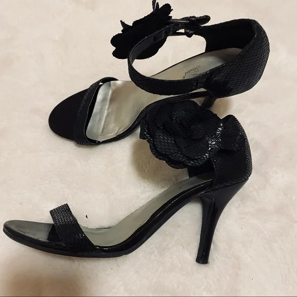 Madeline Stuart Black Flower Heels - Picture 2 of 6